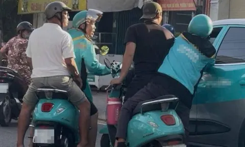 Truy tìm nhóm người đánh tài xế taxi công nghệ túi bụi giữa phố