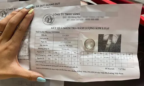 Mua vàng 18k, lúc đem bán, cô gái ngỡ ngàng vì không đủ hàm lượng vàng 10K