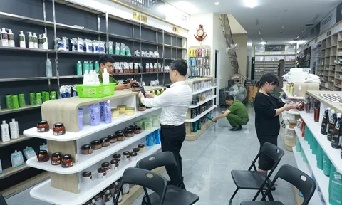 Phát hiện bí mật khủng bên trong 4 kho hàng ở Quảng Trị