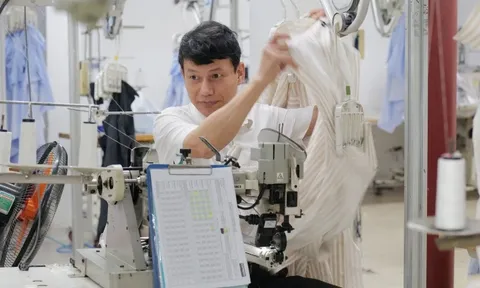 Ba phương án tăng lương tối thiểu vùng năm 2026, cao nhất 9,2%