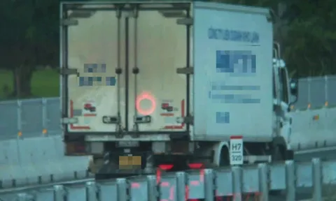 Chạy với tốc độ 52km trên tuyến cao tốc, tài xế ô tô bị xử phạt vì lý do này