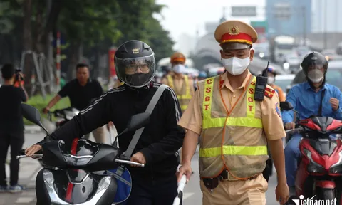 Quy trình dừng xe kiểm tra của CSGT đúng quy định là như thế nào, CSGT được kiểm tra những giấy tờ gì?