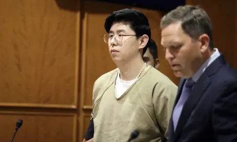 Nam bác sĩ hầu tòa vì xâm hại 4 nữ bệnh nhân khi gây mê; đánh bất tỉnh 3 cô gái khác dụ đến nhà, cưỡng hiếp