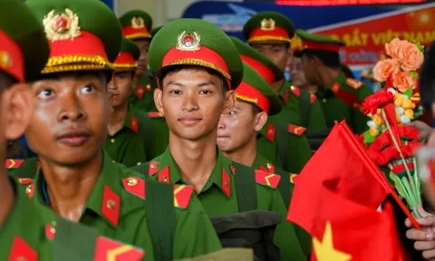 Đoàn cán bộ, chiến sĩ Công an từ Thành phố Hồ Chí Minh ra Hà Nội tập luyện diễu binh 2/9: Những hình ảnh rạng rỡ, tự hào