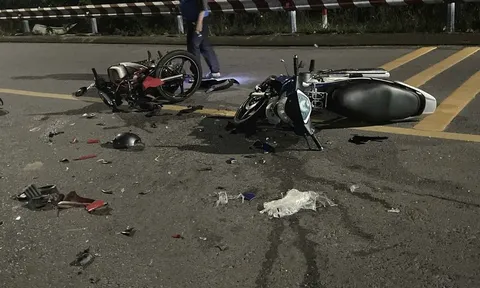 TP.HCM: Hiện trường vỡ nát khi hai xe máy tông trực diện, 3 người thương vong