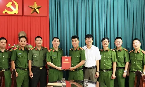 Vụ bắt người đàn ông 5 ngày gây ra 7 vụ cướp điện thoại của phụ nữ: Khen thưởng công an phường Trường Thi