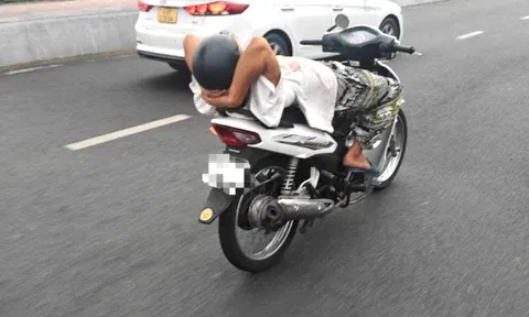 Thông tin gây sốc về người đàn ông thả 2 tay, nằm ngửa trên xe máy chạy qua cầu Rồng, Đà Nẵng