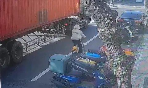 Xót xa: Nữ tiếp viên hàng không xinh đẹp 28 tuổi bị xe tải đâm tử vong khi đang đạp xe