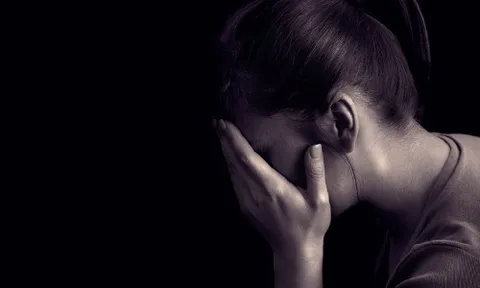 Cãi nhau với chồng vì khó khăn tiền bạc, vợ tuyệt vọng siết cổ 2 con nhỏ 3 và 7 tuổi tử vong