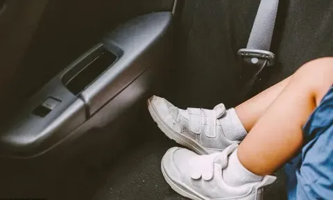 Phát hiện thi thể 2 trẻ nhỏ trong xe ô tô: Hiện trường đau nhói lòng