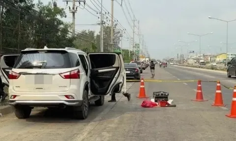 Phát hiện 2 thi thể trong ô tô bên đường nghi án mạng, hiện trường ám ảnh