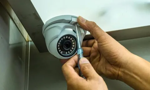 Phát hiện bé trai 2 tuổi tử vong thương tâm: Kiểm tra camera hé lộ chi tiết đáng sợ