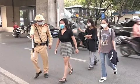 Từ 2025, đi bộ sang đường cần hết sức lưu ý lỗi sai nhiều người hay quên này nếu không sẽ bị CSGT xử phạt