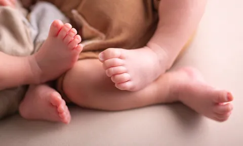 Hi hữu: Vừa sinh đôi xong, 4 tháng sau lại tiếp tục mang thai song sinh