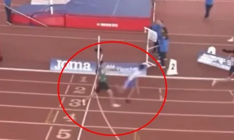 Clip: Phẫn nộ vận động viên 18 tuổi đẩy đối thủ ngã sấp xuống đường trước vạch đích