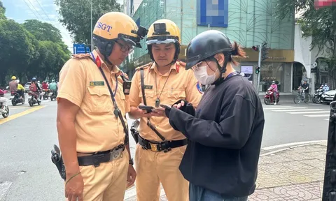 Từ nay người dân ra đường không có giấy tờ này có thể bị phạt tiền tới 20 triệu đồng, ai cũng cần biết