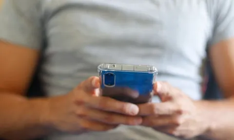 Ghen tuông mù quáng, chồng 'khủng bố' vợ bằng điện thoại và hậu quả không ngờ