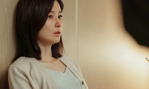 Dọn phòng bố chồng, con dâu giật mình phát hiện bí mật đau lòng nhưng không dám nói cho chồng