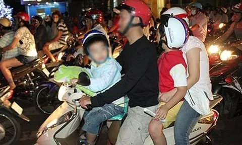 Từ 2025: Chồng chở vợ và 2 con đi xe máy có thể bị CSGT phạt 10 triệu đồng nếu vi phạm lỗi căn bản này