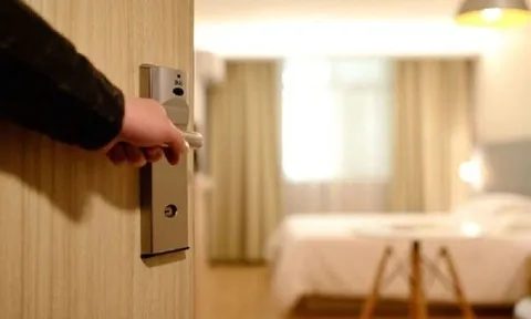 Hàng đêm nghe tiếng động lạ trong phòng mẹ chồng quá cố ngỡ chuyện tâm linh nhưng sự thật đau lòng
