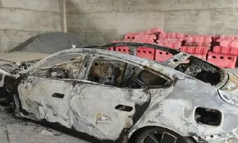 Tai nạn thương tâm: 3 nữ sinh tử vong do không thể mở cửa, xe bốc cháy dữ dội