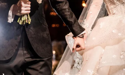 Nữ đại gia 52 tuổi vung tiền mua nhà mua xe tặng quà cưới chú rể 43 tuổi không địa vị tiền tài