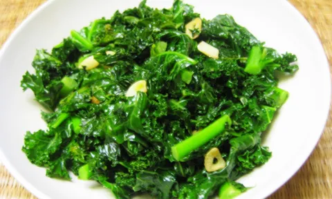 1 loại rau giá rẻ mệnh danh 'nữ hoàng của các loại rau' tốt hơn nhân sâm tổ yến, phòng ung thư, tiếc là nhiều người không biết