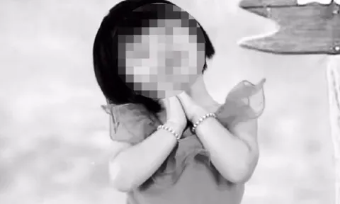 Bé gái bị mẹ kế nhốt trong nhà vệ sinh 17 ngày, bị bạo hành đến tử vong: Mẹ ruột đau đớn quyết tìm công lý