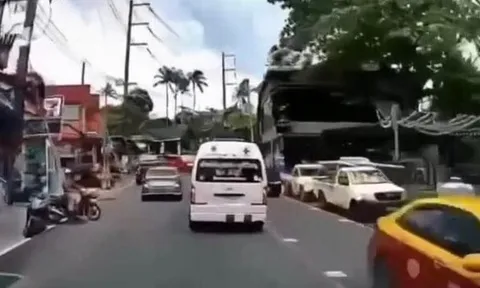 Taxi cản đường xe cứu thương, bệnh nhân tử vong trên xe cấp cứu thương tâm