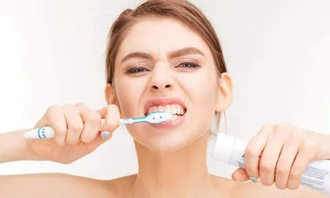 Cảnh báo thói quen đánh răng tai hại đang âm thầm huỷ hoại hàm răng 10 người thì 9 người mắc phải