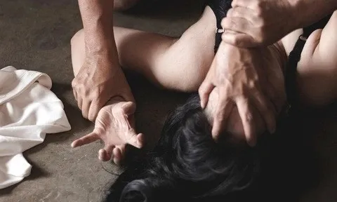 Bỏ nhà đi, 2 nữ sinh bị lừa bán dâm với lịch trình khủng khiếp, 10 ngày tiếp 100 khách