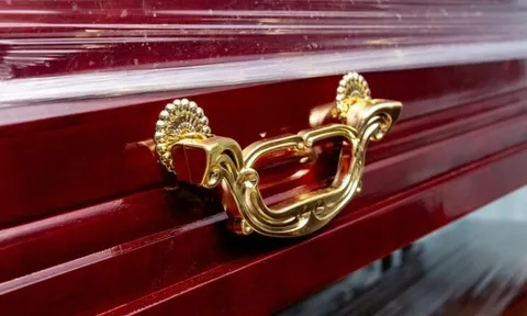 Gia đình sốc nặng khi mở quan tài: Thi thể không phải người thân, thái độ của nhân viên nhà tang lễ gây phẫn nộ