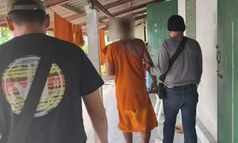 Đột kích vào chùa ở Thái Lan, bắt quả tang sư thầy đang làm chuyện động trời đáng lên án