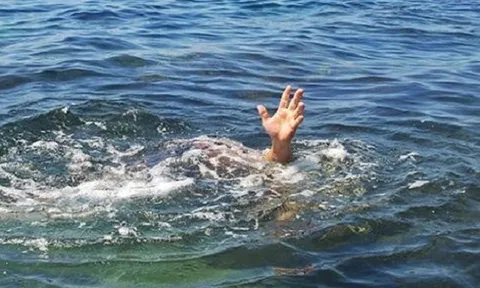Nam sinh đuối nước khi chụp ảnh tốt nghiệp, thi thể bị sóng đánh dạt vào bờ