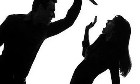 Ghen tuông mù quáng: Chồng truy lùng đâm vợ hơn 25 nhát dao ngay trước mặt con 7 tháng 