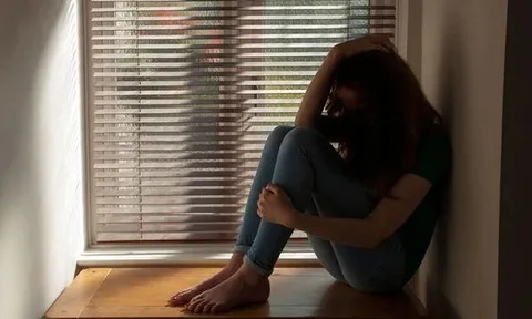 Vợ bị chồng tra tấn vì nghi ngoại tình: Bỏ ớt bột vào vùng kín, đốt đùi bằng bàn là nóng