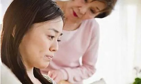 Mẹ chồng lén nhét bao cao su vào vali con trai trước khi đi công tác, tôi nói một câu khiến bà tái mặt bỏ về quê