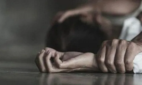 Nữ thực tập sinh bị bạn trai ra tay tử vong tại chỗ, nhiều người xung quanh bất lực, nghi phạm bỏ trốn táo tợn