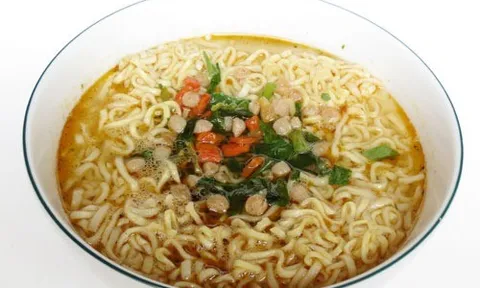 Không phải gia vị, đây mới là thứ gây hại đáng lo ngại trong gói mì tôm tiềm ẩn rủi ro đối với sức khỏe