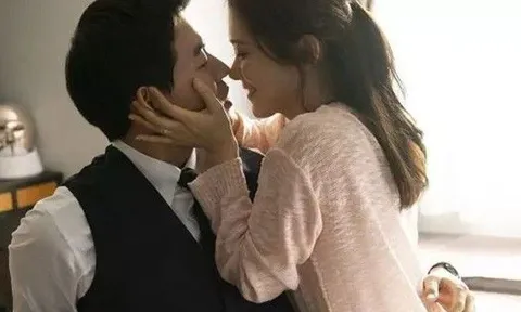 Xông vào nhà nghỉ thấy chồng trên giường với gái, vợ mỉm cười đưa cả sấp tiền cho tiểu tam, đáng sợ hơn là lý do phía sau