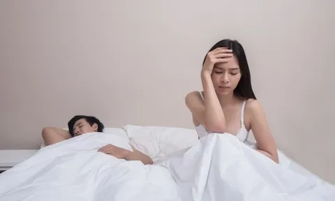 Tự mãn vì lấy được gái quê ngoan hiền, sáng ra tôi bủn rủn khi thấy ga giường, đau hơn là 3 từ vợ nói ra