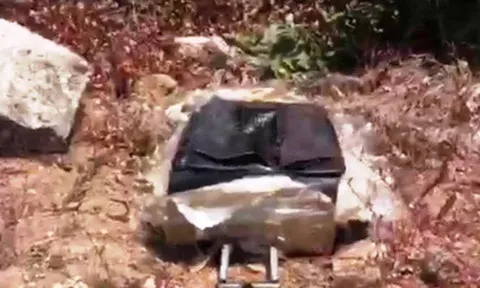 Phát hiện thi thể trong vali trôi giữa mương nước: Vân tay phân hủy khó xác định danh tính, bí ẩn rùng rợn chưa sáng tỏ