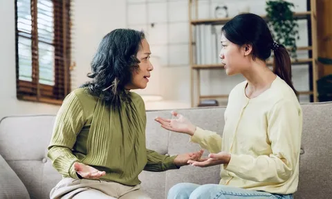 Con dâu vừa đột quỵ, mẹ chồng vội xúi con trai sang tên hết tài sản chung, lo tìm vợ mới