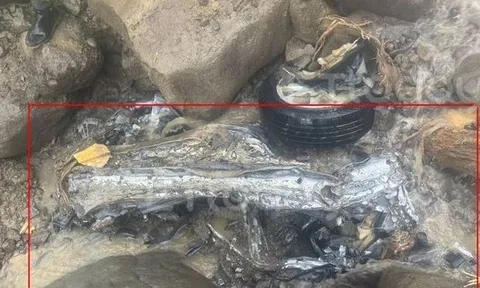 Ô tô chở 5 người trong gia đình rơi xuống vực: Xe biến dạng nát vụn, phát hiện bộ phận thi thể nghi của nạn nhân