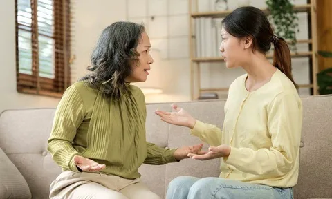 Bao năm bị mẹ chồng lạnh lùng, ngày bà hấp hối công bố di chúc khiến tôi muốn ngã khụy