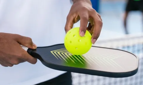 Chồng lén lấy vàng cưới đi bán, dùng tiền mua đồ cho bồ nhí chơi pickleball, tôi đến sân tập mỉm cười nói 1 câu khiến cả hai xấu hổ