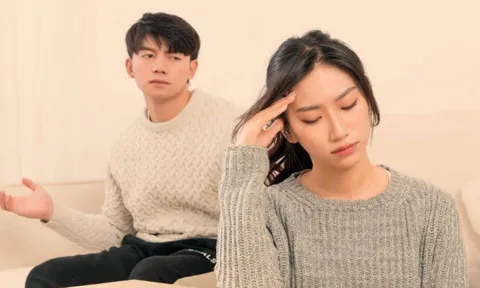 Đang ôm chồng ngủ, tiểu tam gửi cho bức ảnh nhạy cảm, tôi liền hồi đáp lại bằng 1 clip khiến cô ta lập tức xin tha thứ