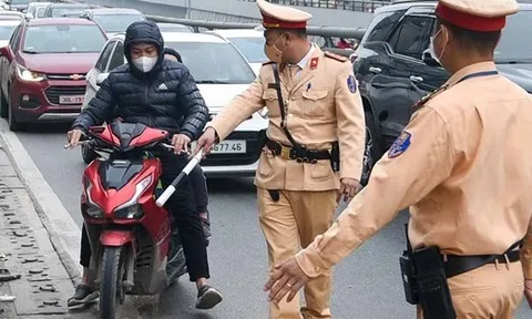 Từ nay: 1 hành động tưởng tưởng giúp người khi lái xe máy có thể bị phạt tới 22 triệu đồng, biết ngay để tránh mất tiền oan