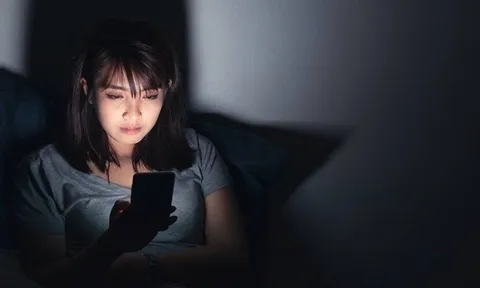 Bạn thân gửi nhầm ảnh, vừa mở ra khiến tôi rùng mình hóa ra chồng tôi đã sống cuộc đời 2 mặt