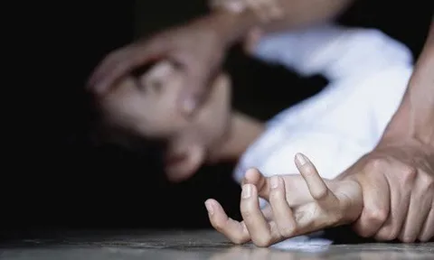Gã đàn ông biến thái 2 lần cưỡng bức người phụ nữ còn dọa tung tin nhắn để uy hiếp khiến nạn nhân rơi vào bi kịch